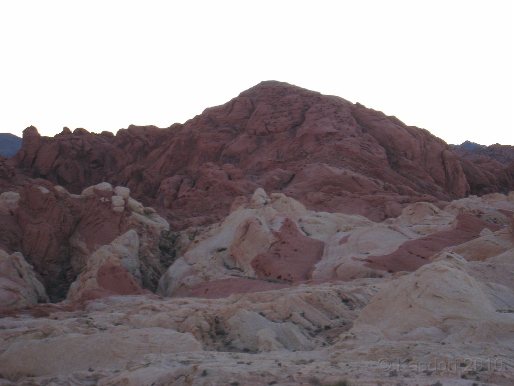 Las Vegas 2010 - Valley of Fire 1541.JPG - The 2010 Las Vegas Fire - Ice and Sweat Tour. Half Marathon, Red Rock Canyon, Mt. Charleston, Casinos, Valley of Fire.... and buffets!